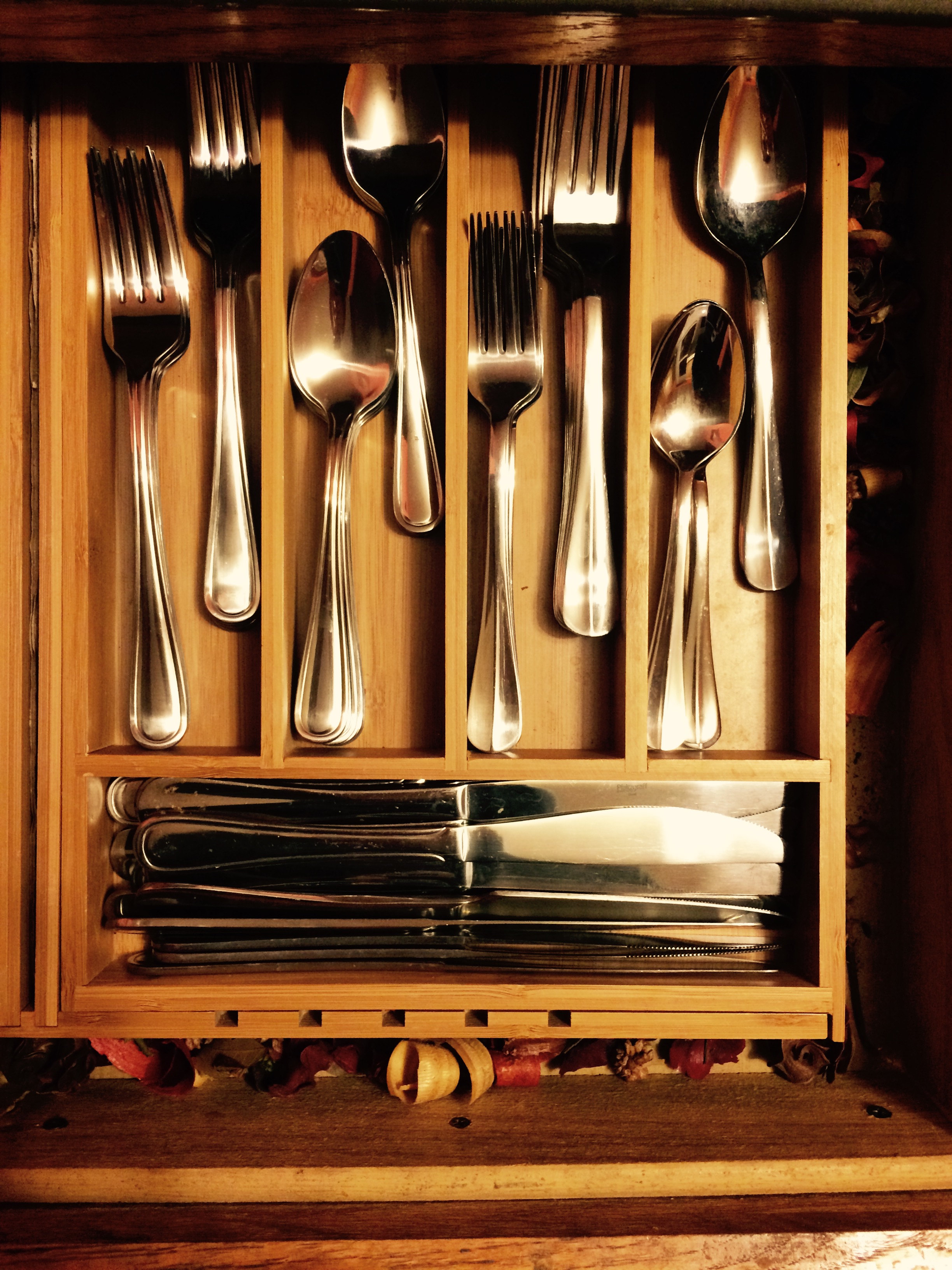 Product Review: The Beauty & Function of a Bamboo Cutlery Tray